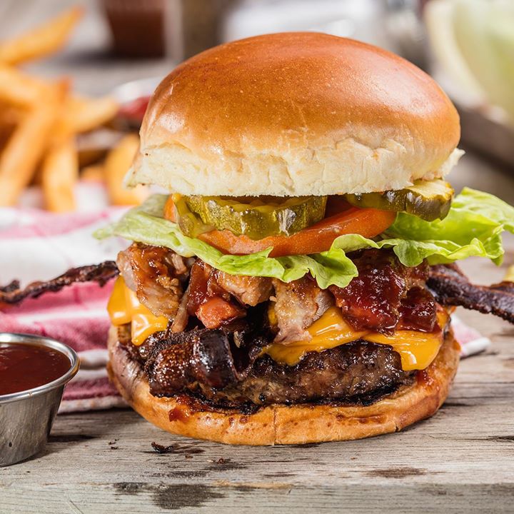 Smokin' Deals - Famous Dave's Chicago - 33944240_10155892582373978_24636323251879936_o