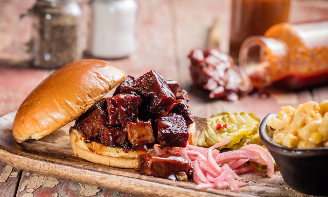 Smokin' Deals - Famous Dave's Chicago - Burnt_Ends_Sandwich_for_Website