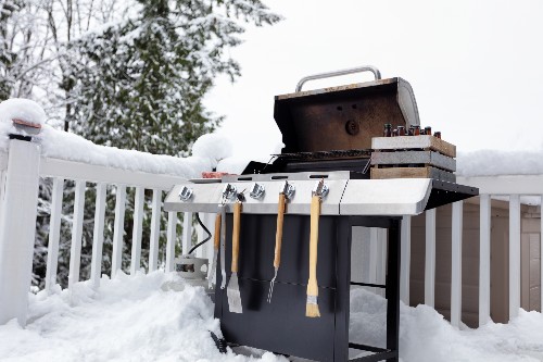8 Winter Grilling Safety Tips | Famous Dave's Chicago - Winter_Grilling